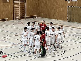 Herren - Aufgabe klar: Zubeißen, festhalten, mitnehmen.